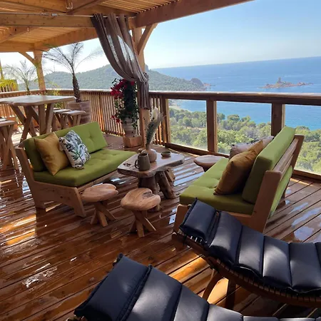 Raphael View And Dream Camping